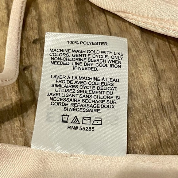 SOLD 💕NWT Express Button Front Light Pink Satin Barcelona Cami - Picture 7 of 14